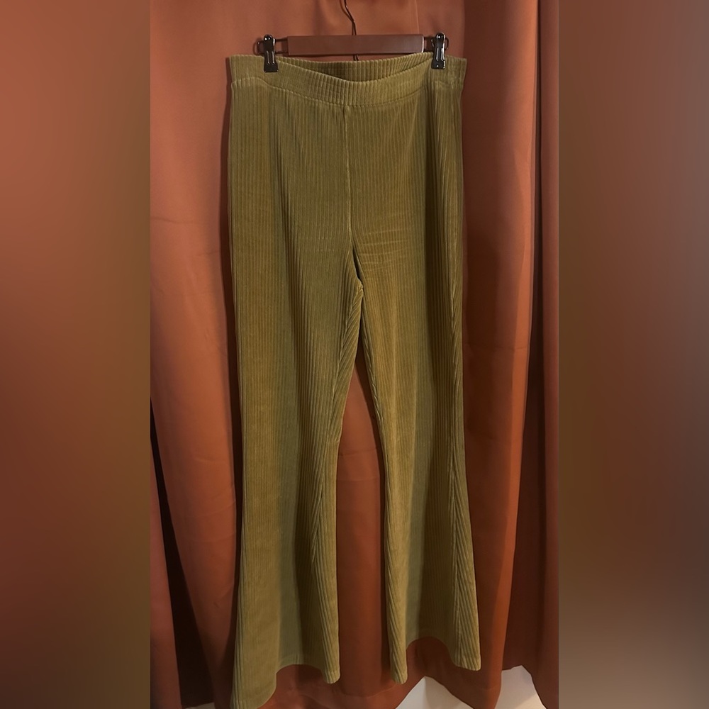 Aerie yellow, velvet flared leggings. Size XL Long